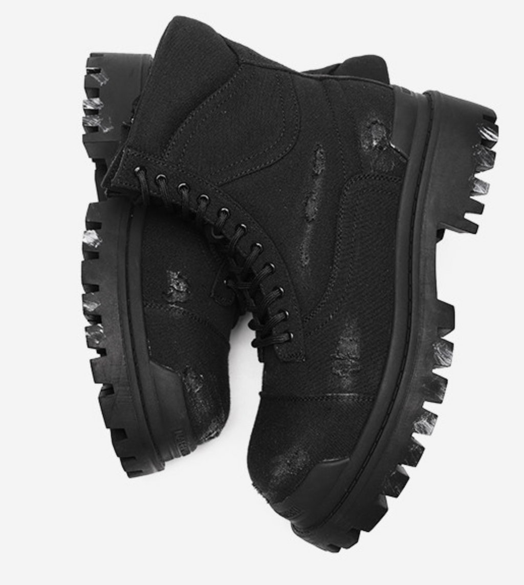 DISTRESSED BLACK PLATFORM LACE-UP BOOTS