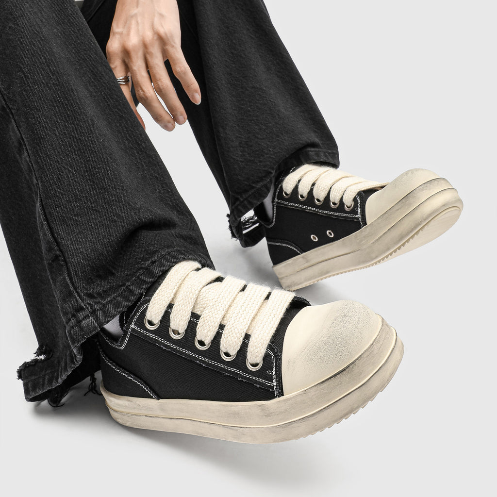 WIDE LACE VINATAGE CANVAS SNEAKERS
