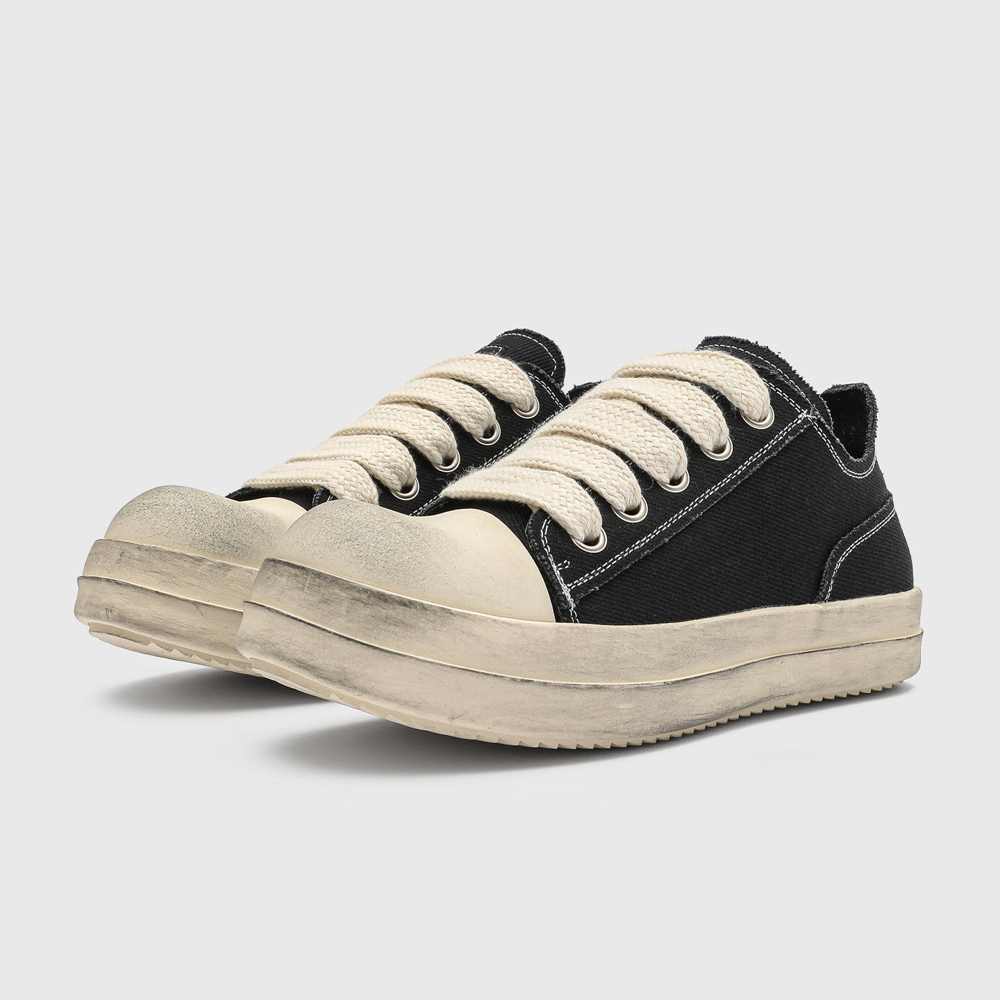 WIDE LACE VINATAGE CANVAS SNEAKERS